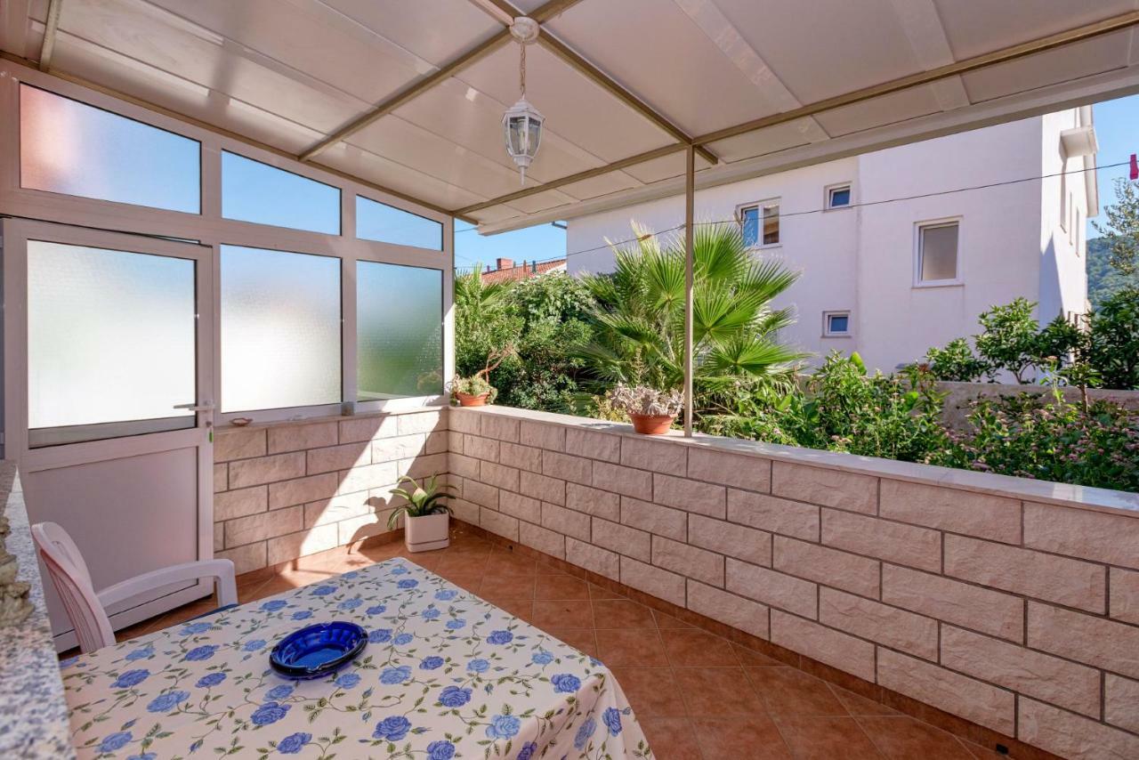 Apartments Ana Buratovic Stari Grad  Pokoj fotografie
